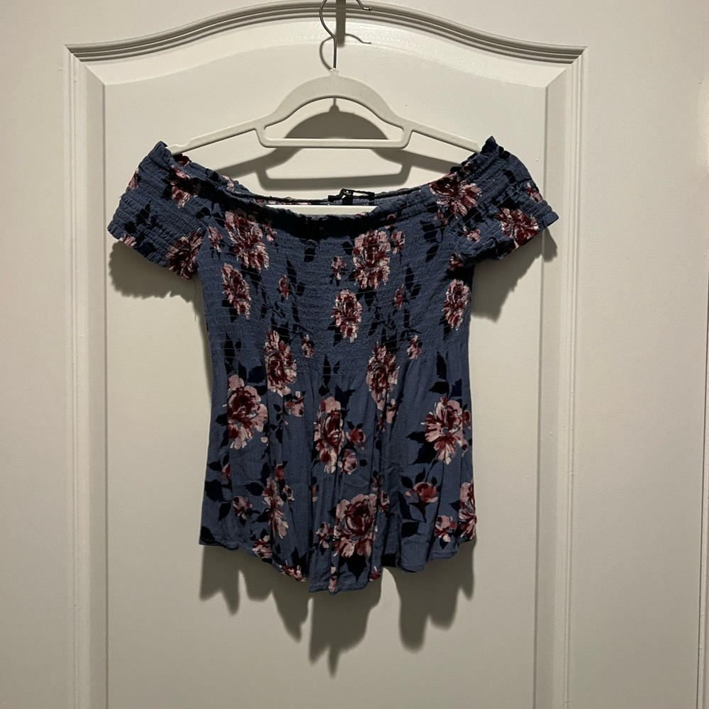 Kendall & Kylie/Pacsun Off-shoulder floral top, size S